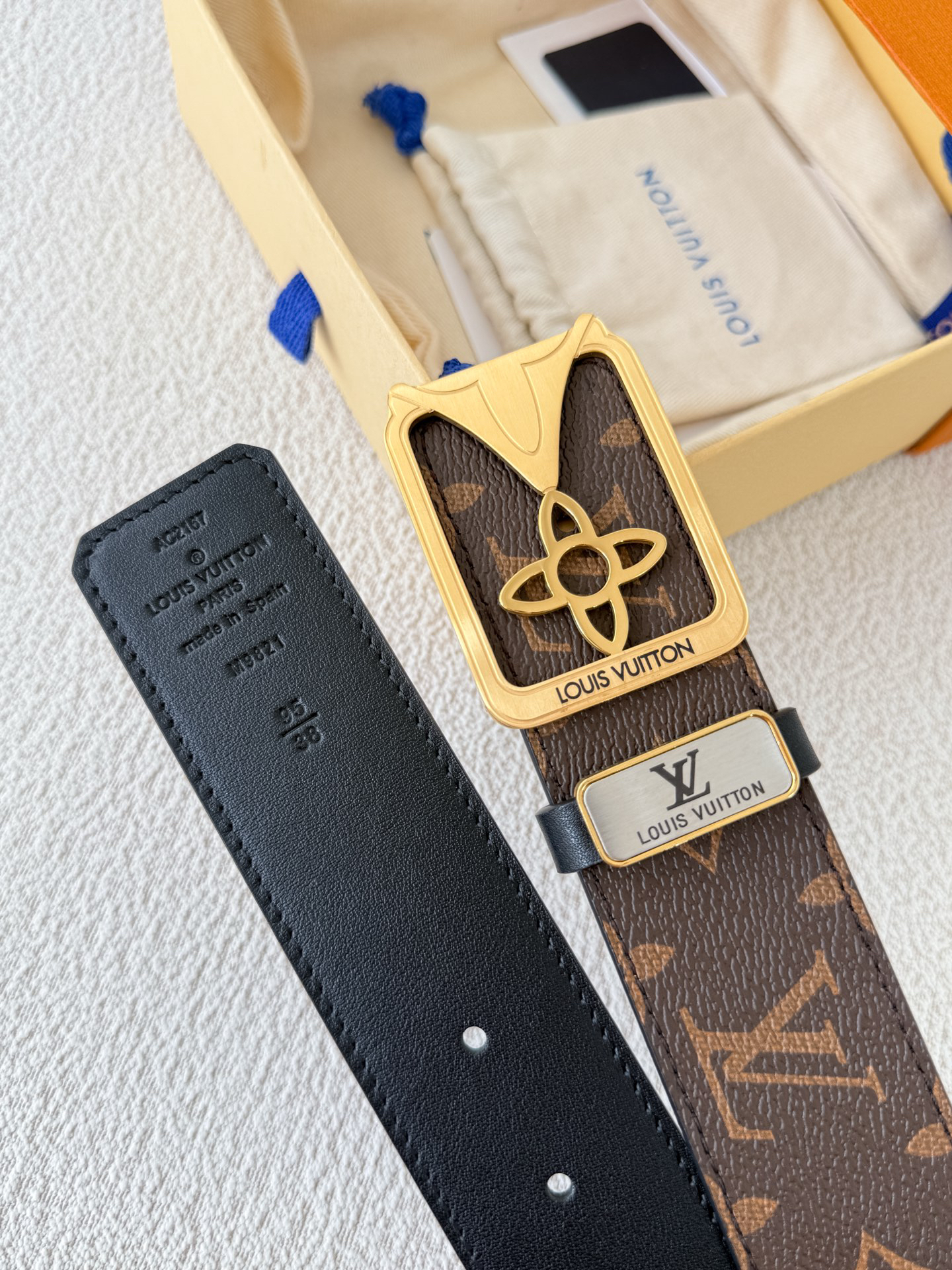 Louis Vuitton Presbyopic Calfskin Men's Belt 3.8CM Width