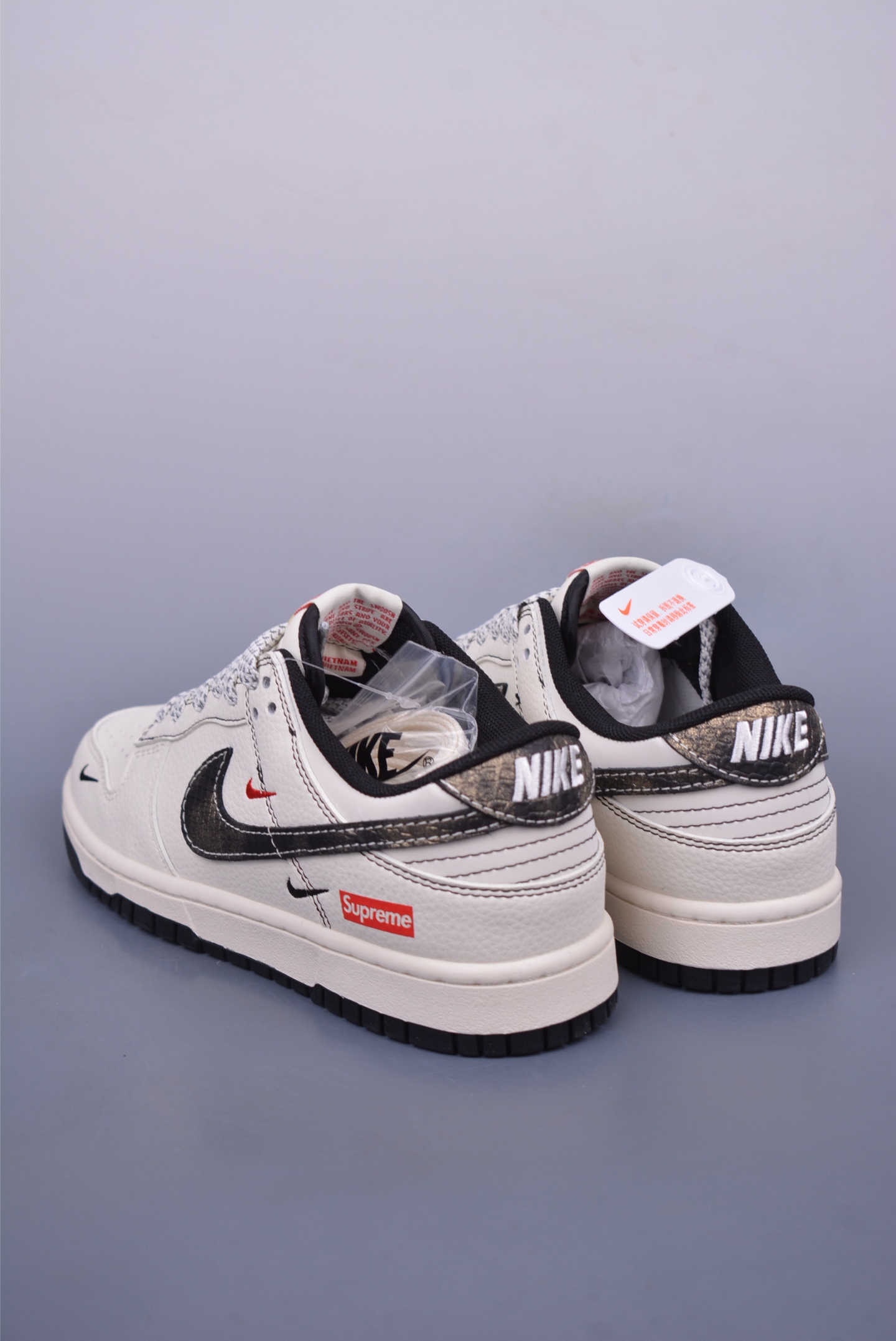Supreme x Nike SB Dunk Low sneakers Coffee White XF8698-078