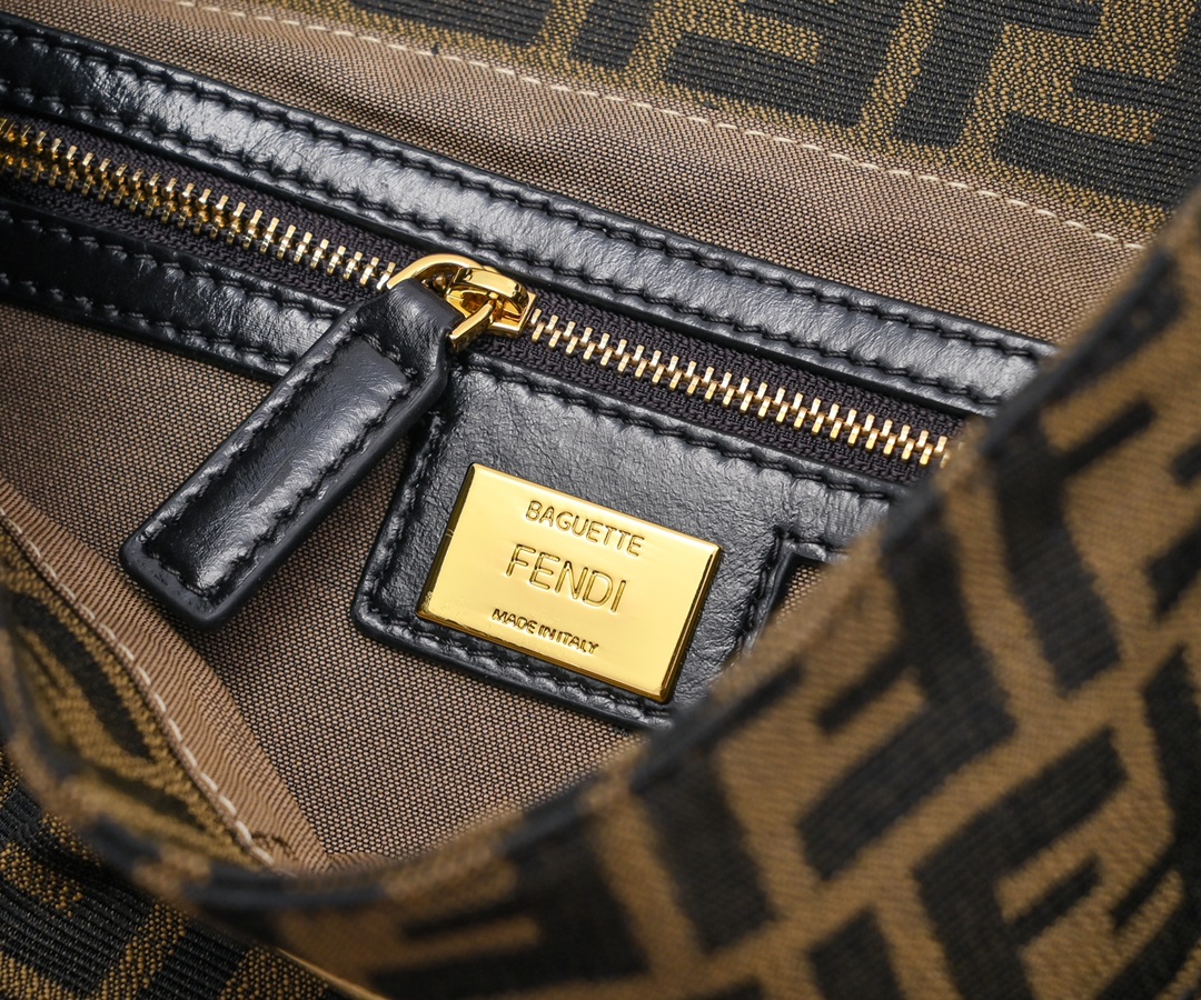FENDI Large Old Fashioned Bag 8959