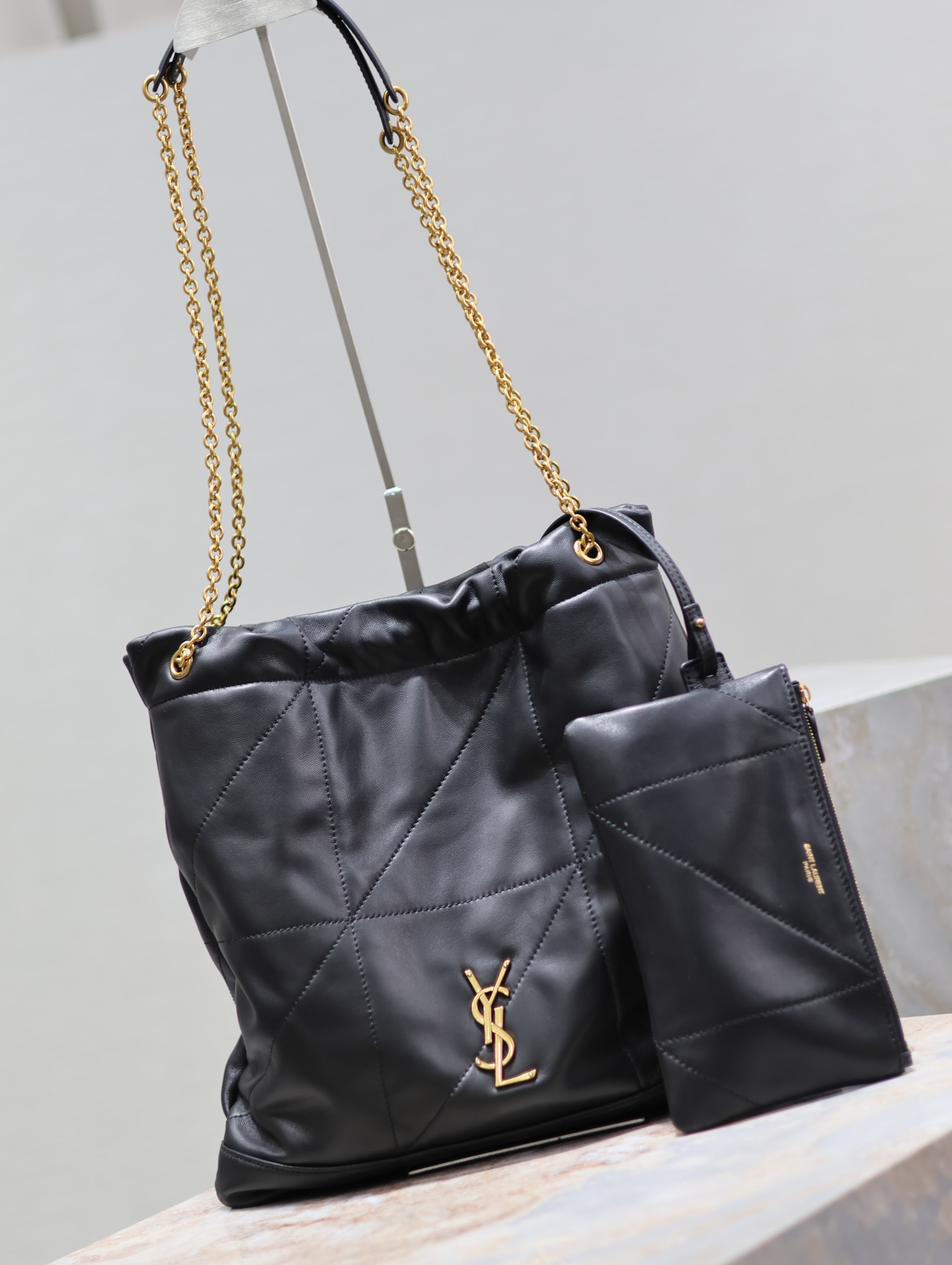Yves Saint Laurent POCHON Handbag 781666