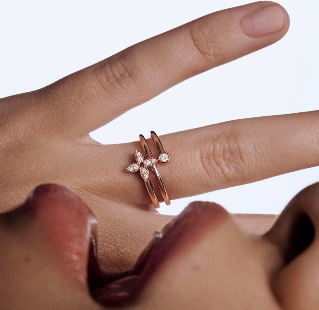 Louis Vuitton STAR BLOSSOM DOUBLE HOOP RING