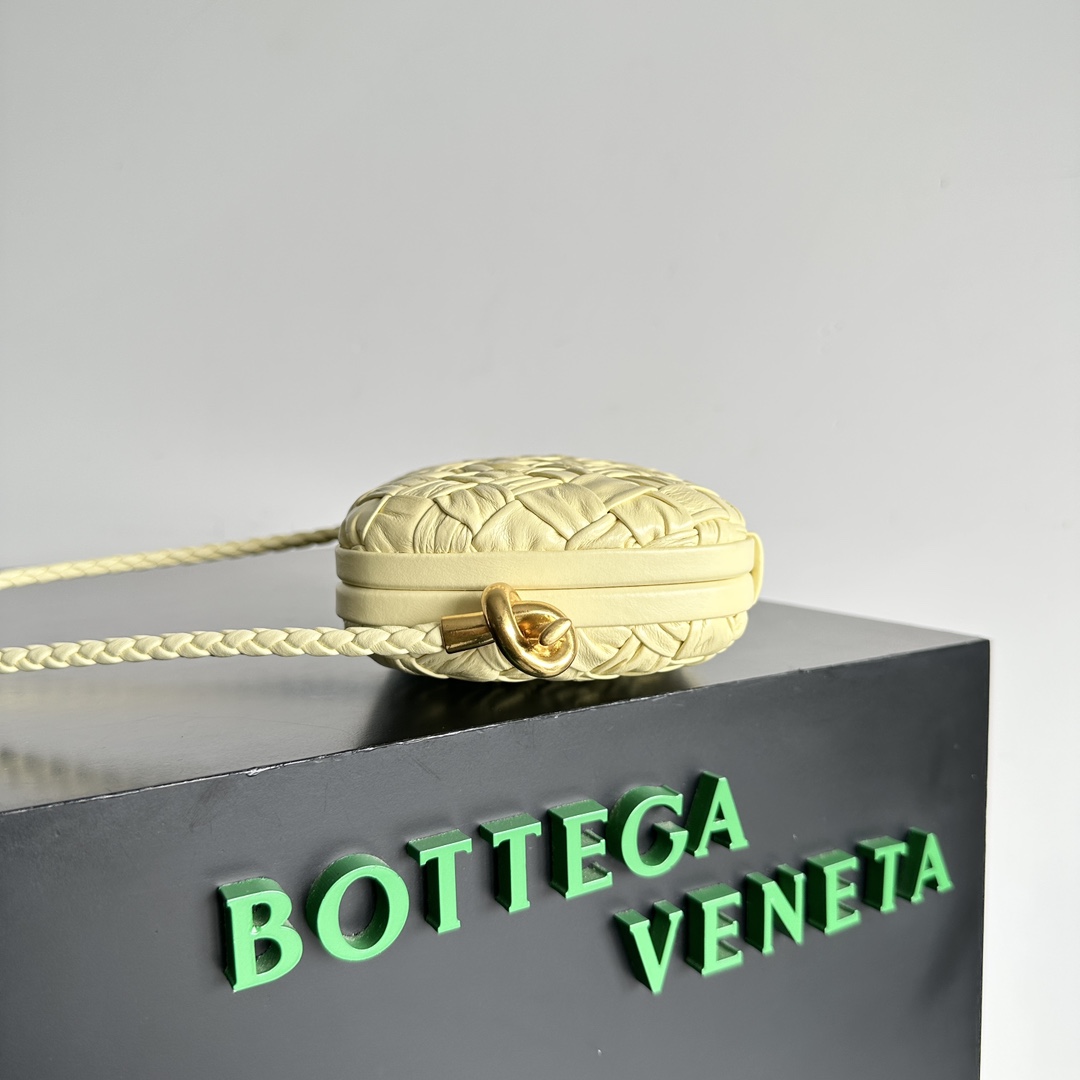 Bottega Veneta Knot woven evening bag 717623