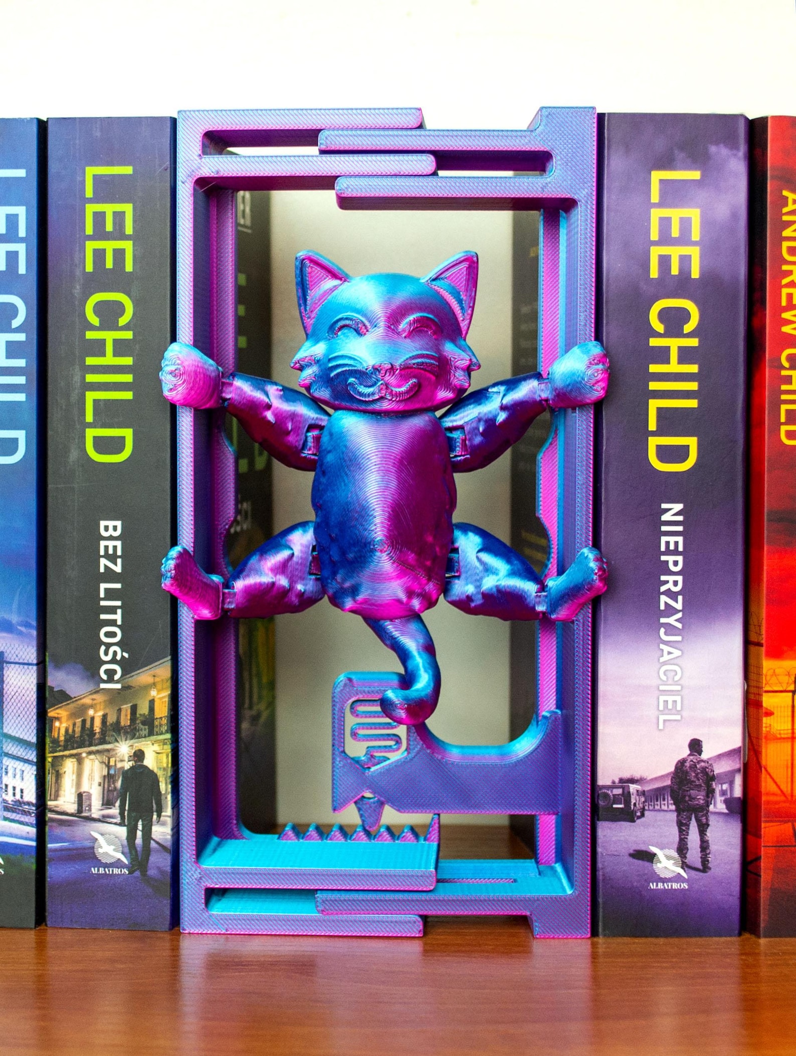 Hanging Cat: Adjustable Book Nook / Bookends