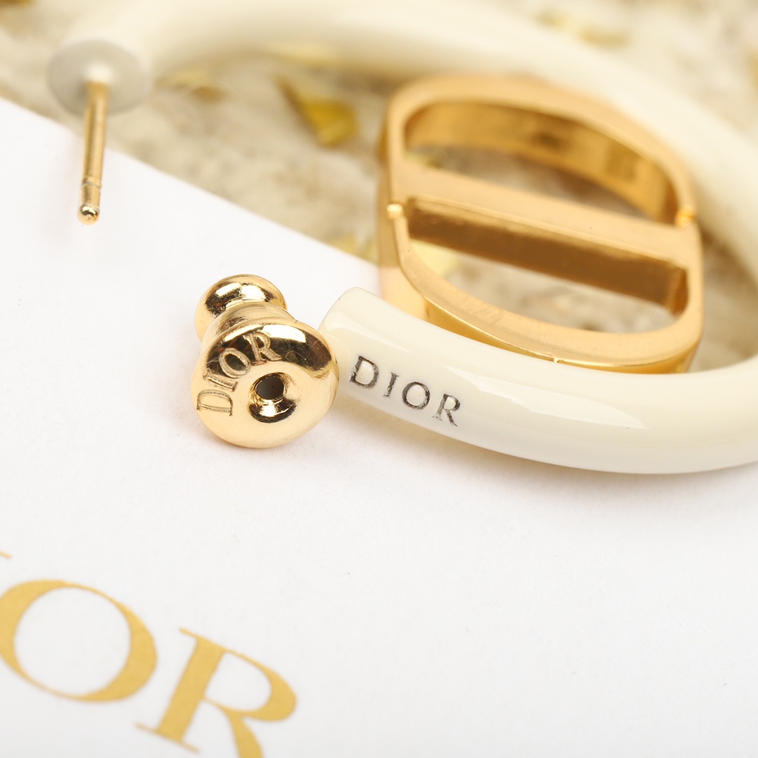 Dior hoop letter earrings