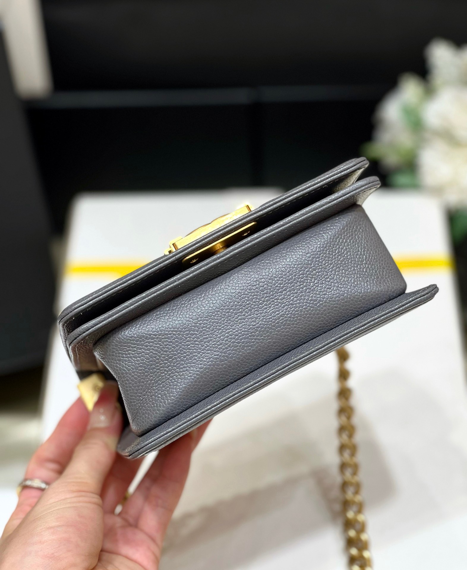 Chanel 22A Le mini boy bag 67364