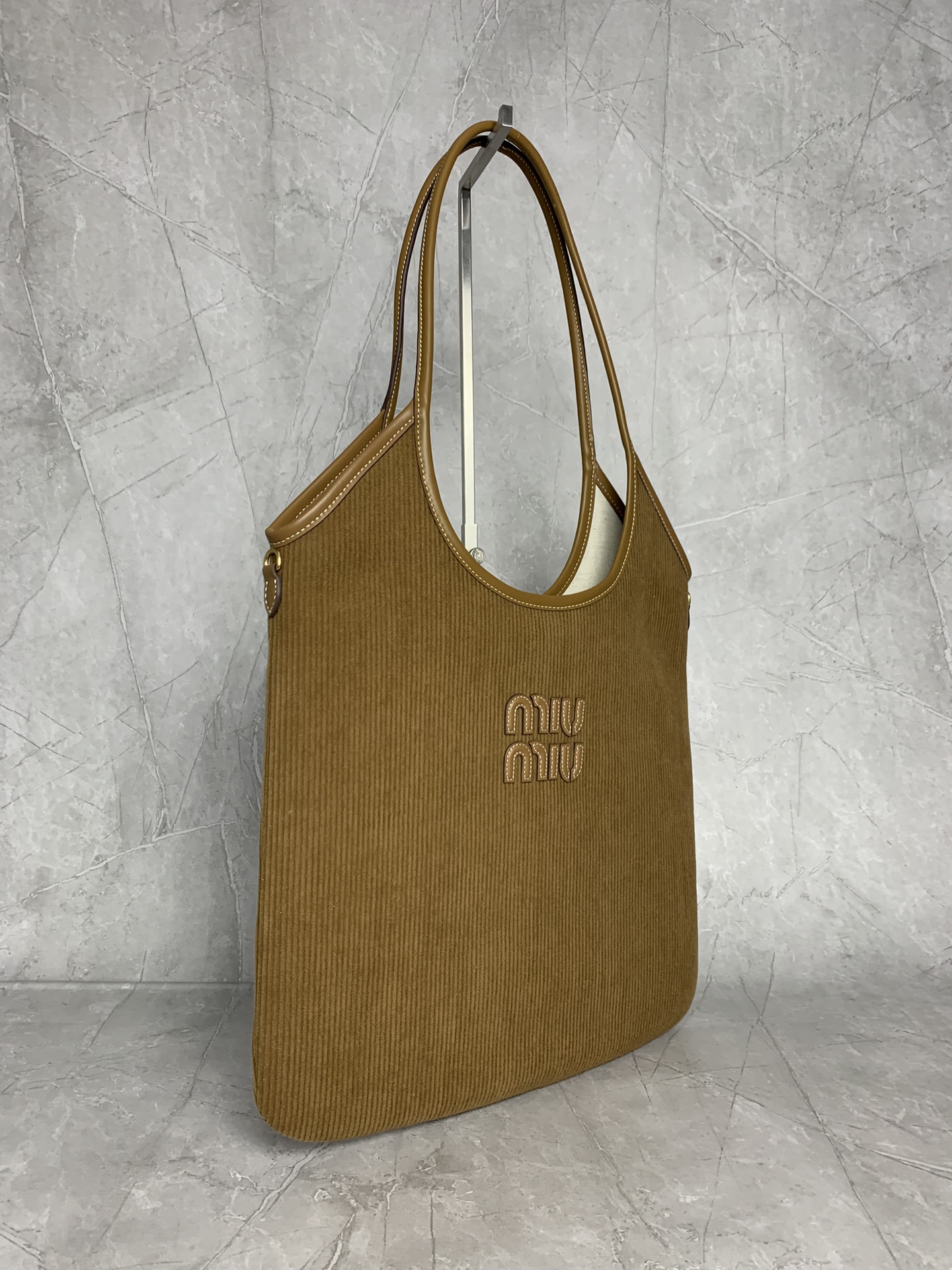 Miu Miu hobo tote 5BG231