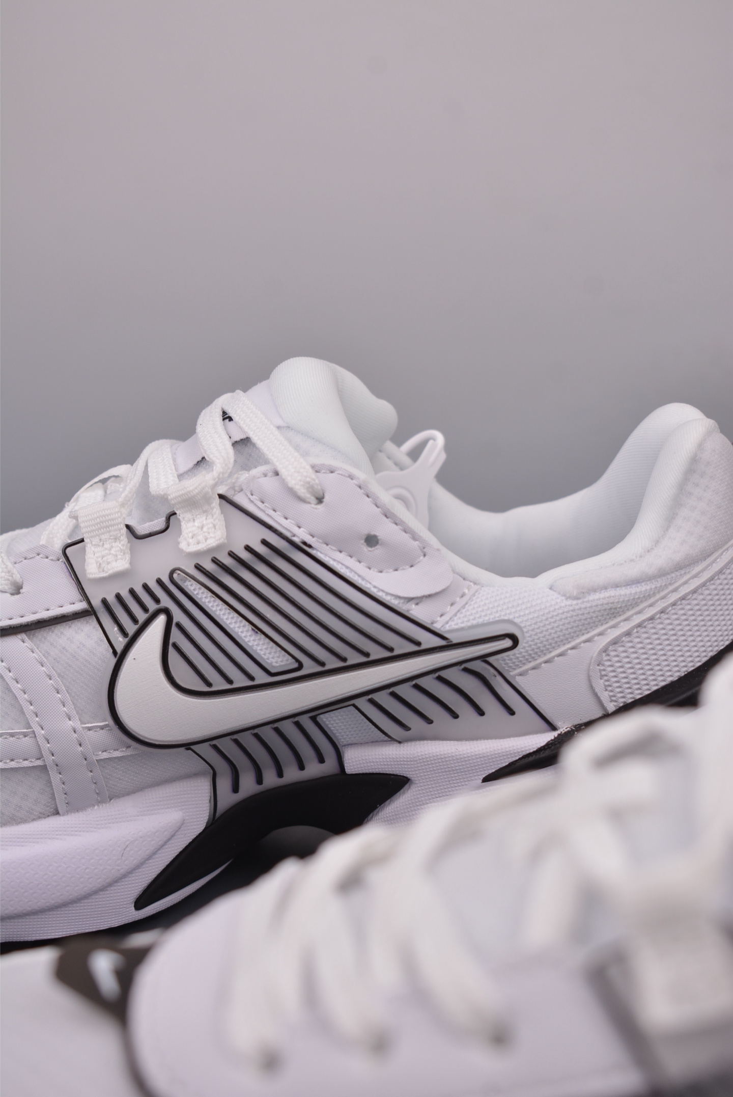 Nike Wmns V2K Runtekk Low running shoes White Striped Zebra HF5342-100