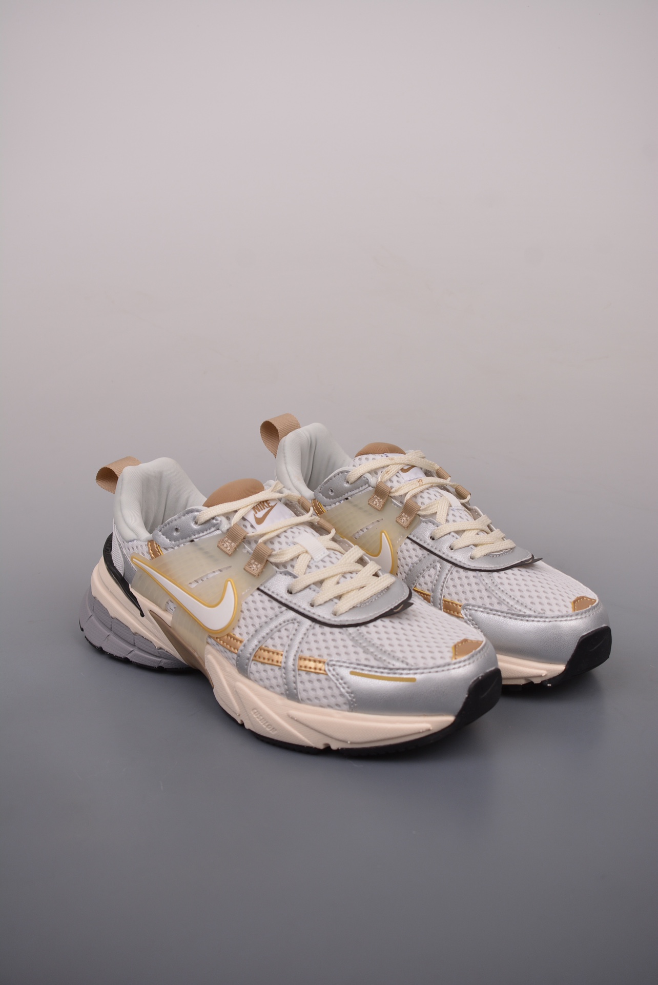 Nike Wmns V2K Runtekk LowWhiteKhakiMetallic Silver HJ7245-100
