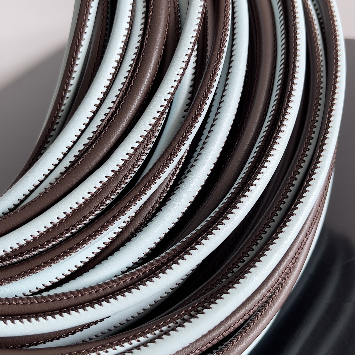 Bottega Veneta tubular leather jodie handbag 755540