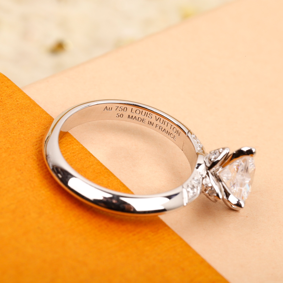 Louis Vuitton cut star ring