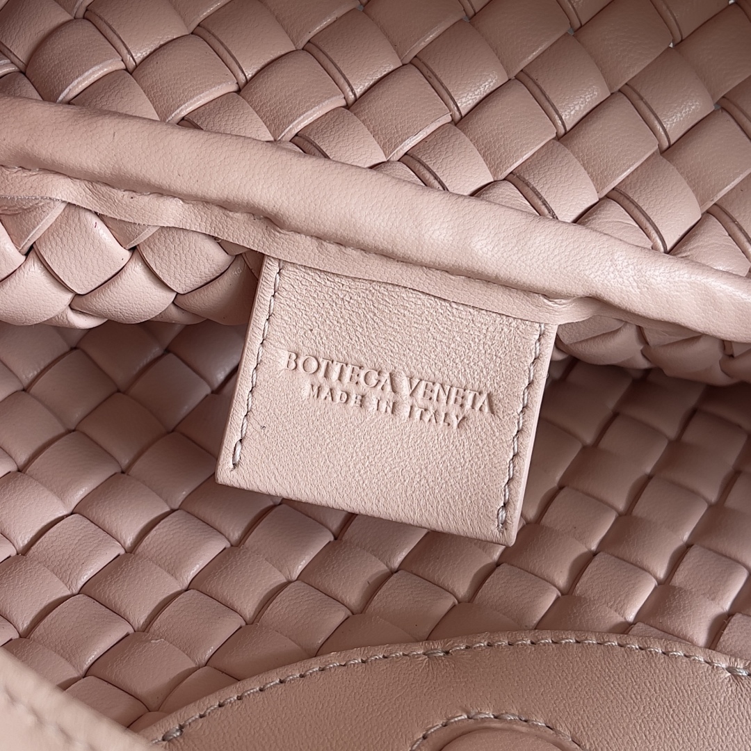 Bottega Veneta Cobble Mini Bag 805739