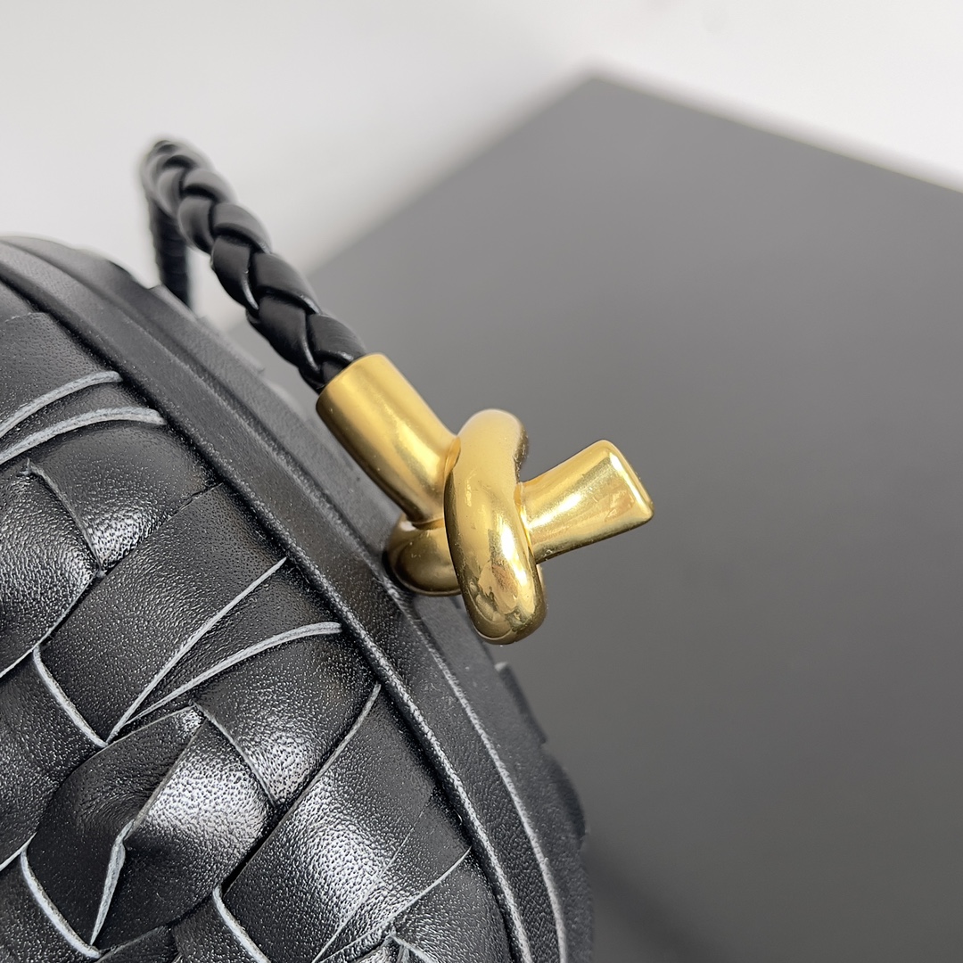 Bottega Veneta Knot woven evening bag 717623