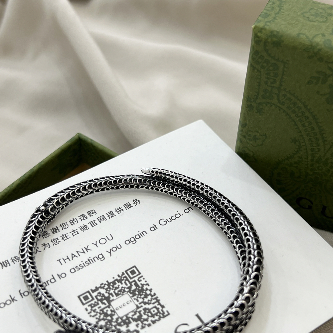 Gucci snake shape vintage bracelet