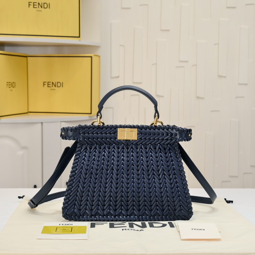 FENDI BAGUETTE Medium Handbag 3318