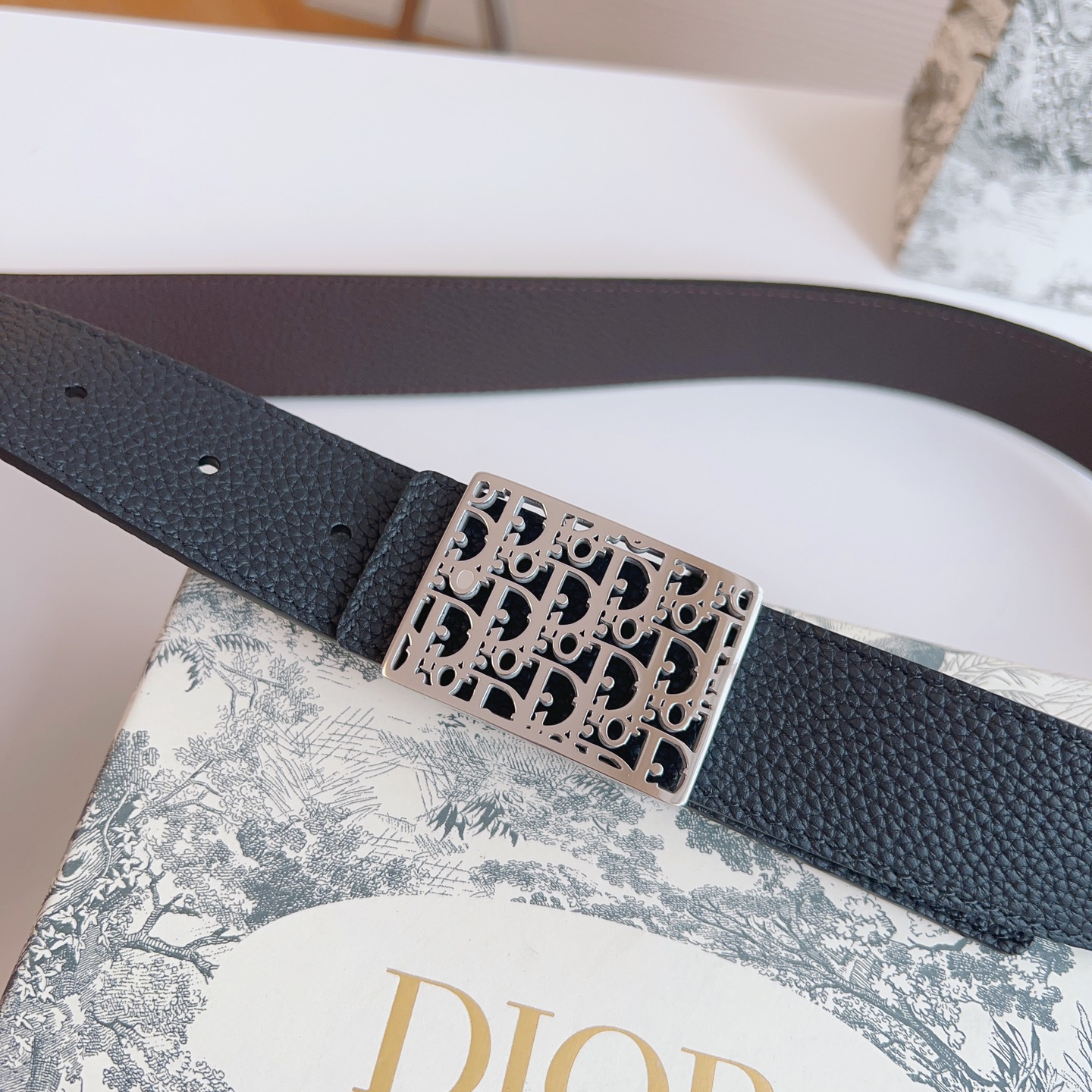 Dior hollow buckle cowhide double-sided belt 3.5CM wide
