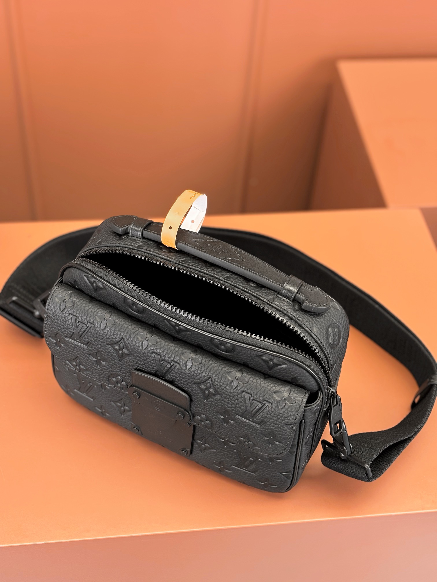 Louis Vuitton S Lock Messenger Bag M58489