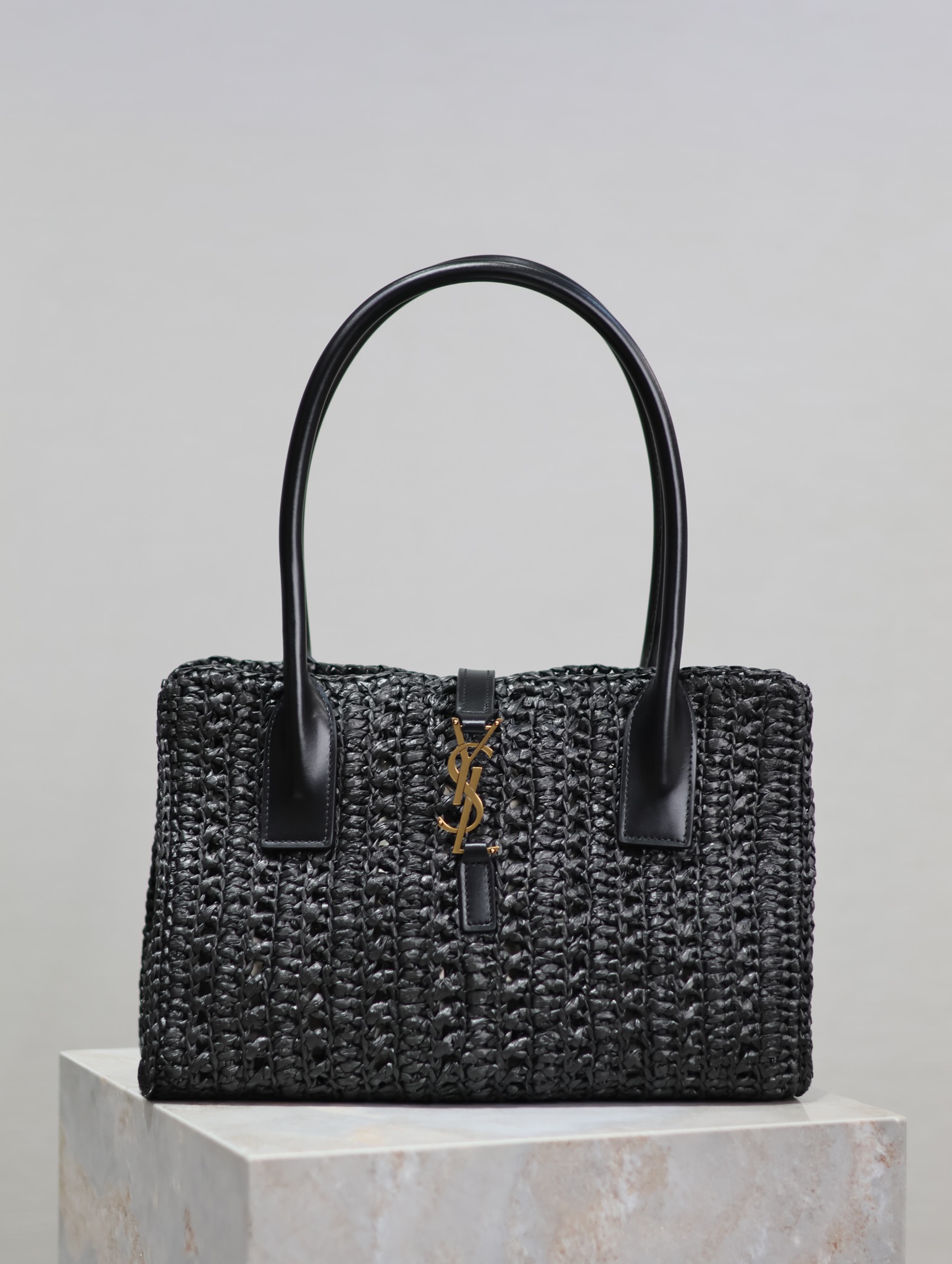 Yves Saint Laurent Woven Handbag 262149