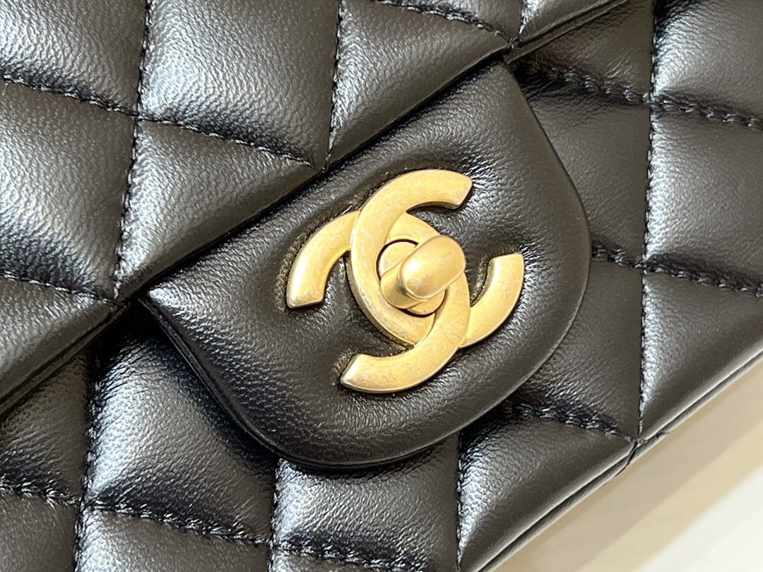 Chanel 22b autumn and winter new preview series cf mini handle AS2431