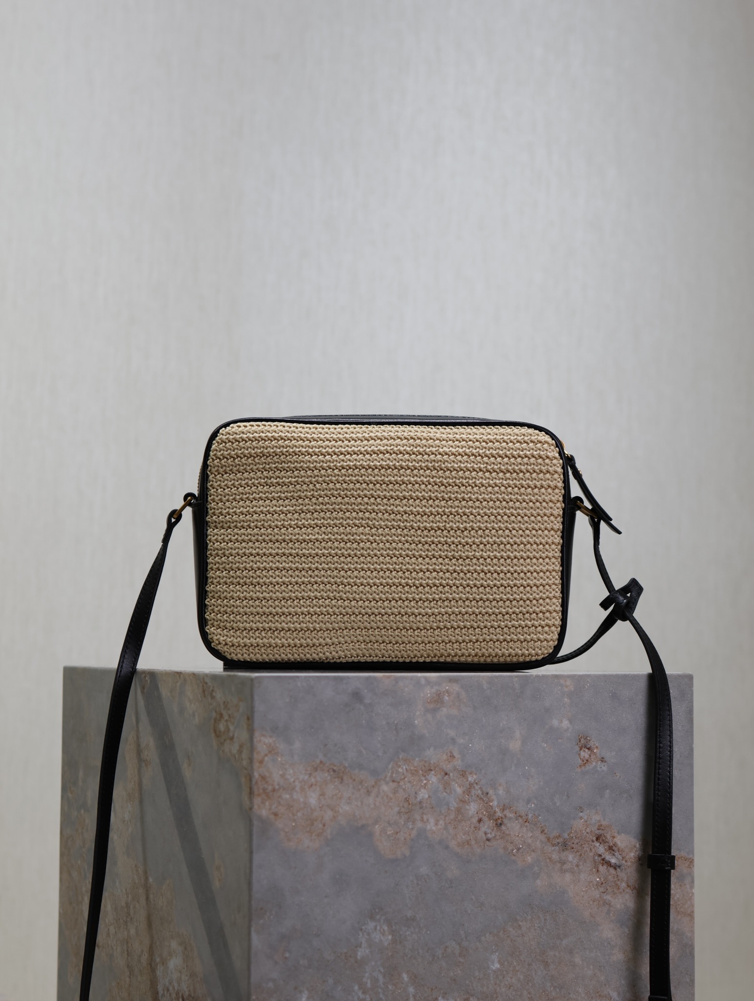Yves Saint Laurent Lou Camera Bag 520534