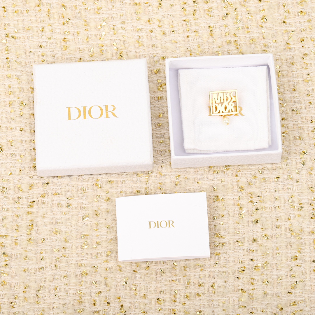 Dior hollow letter square card hanging bead brooch