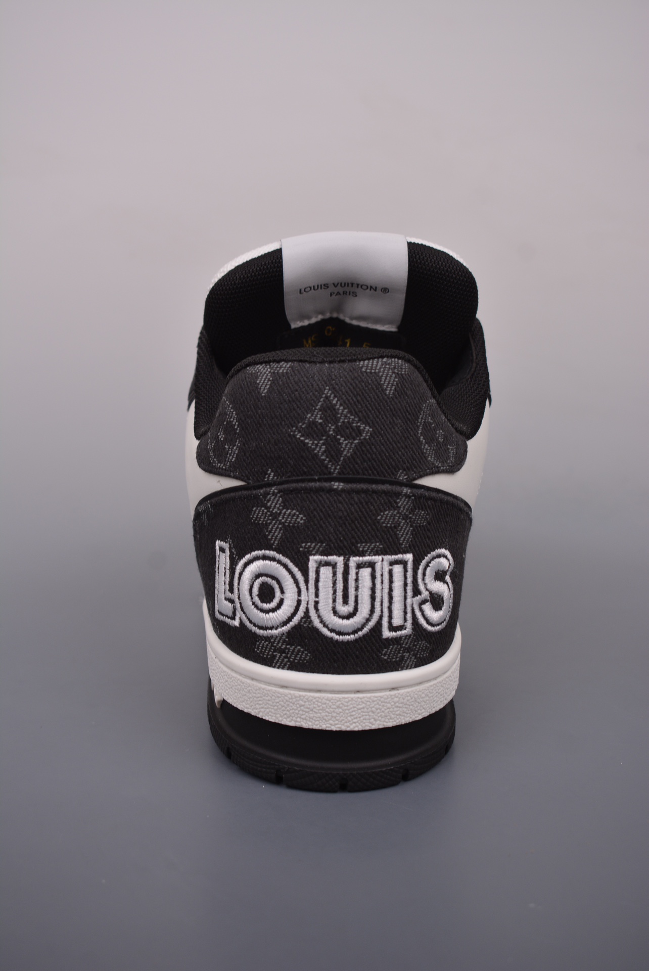 Louis Vuitton Trainer Sneaker Low Black and White Signature 1A9ZG9