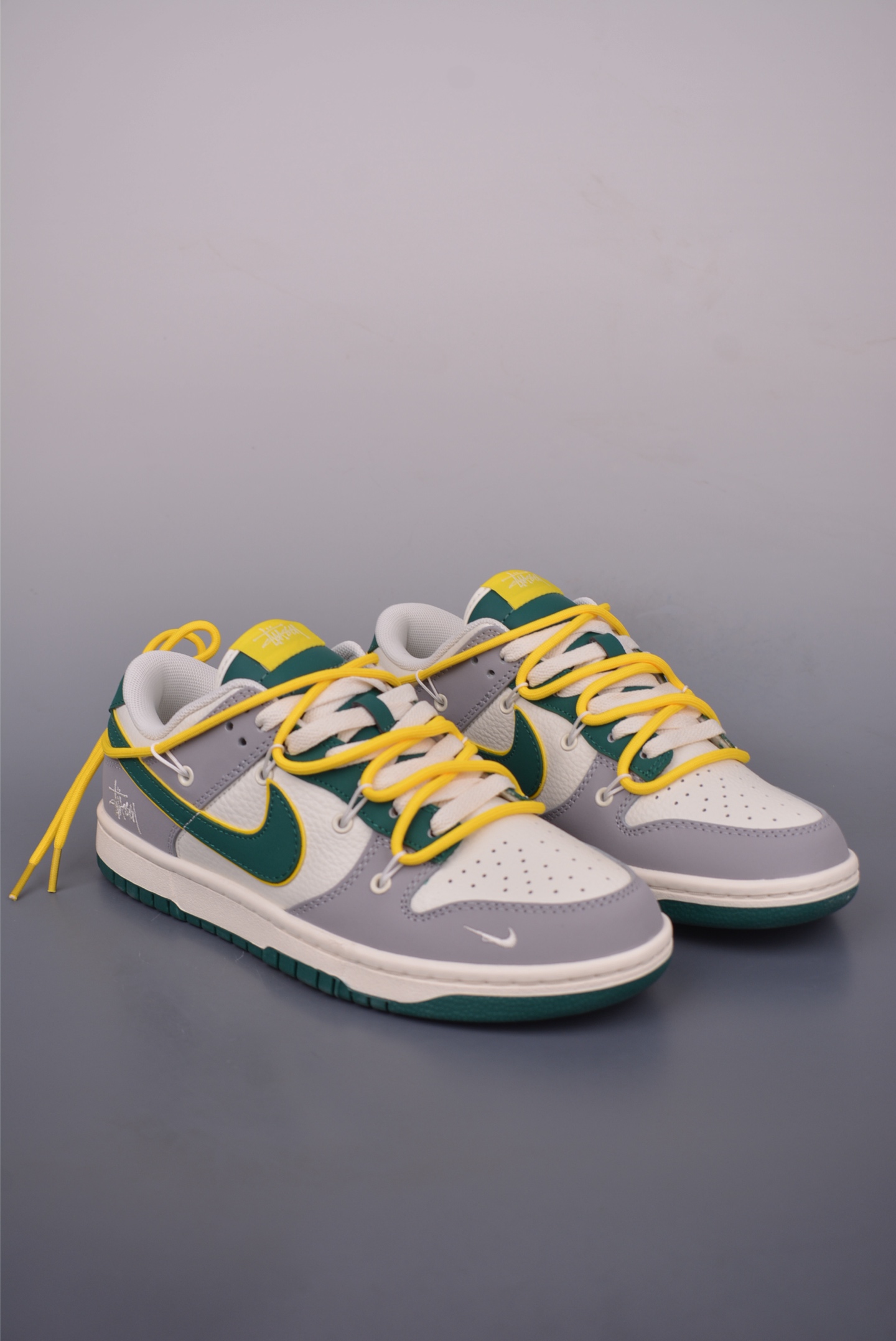 Stussy x Nike SB Dunk Low 