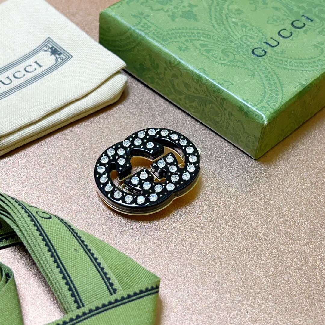 GUCCi acrylic letter hairpin