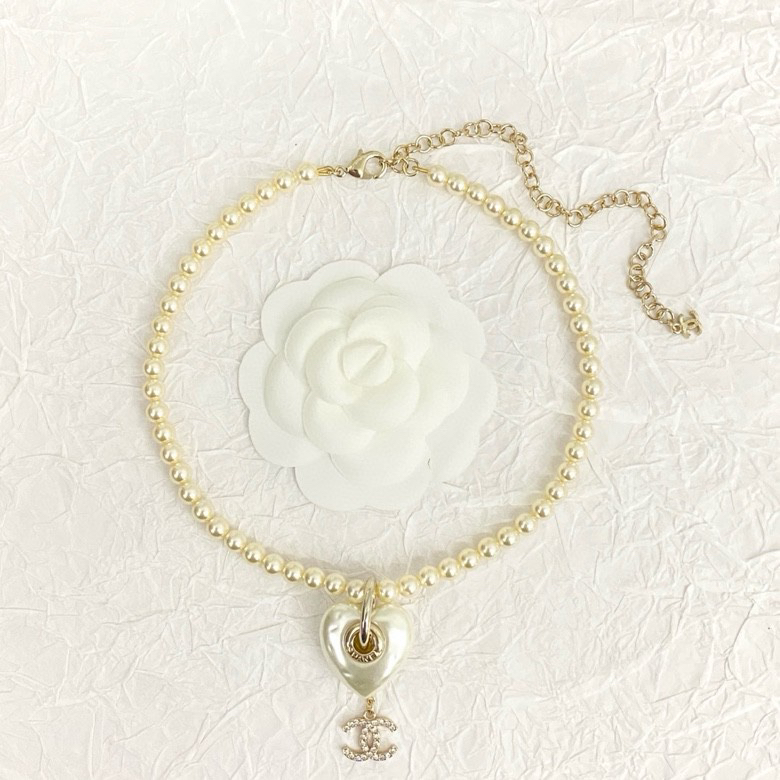 CHAN 24 Milky White Heart Pearl Necklace