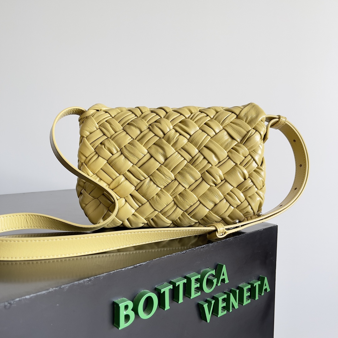 Bottega Veneta RUMPLE MESSENGER handbag 787113