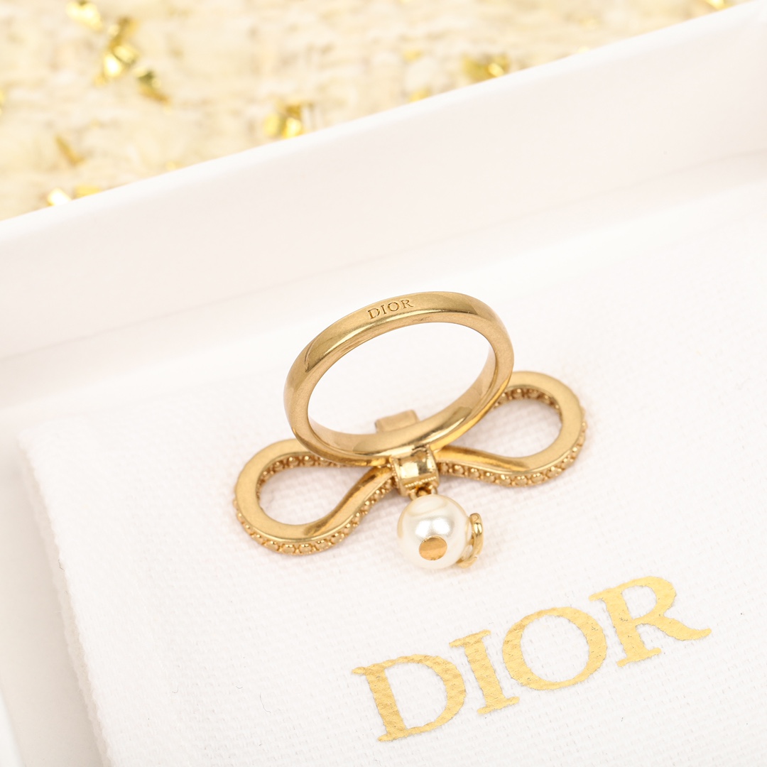 Dior Bow Pearl Ring