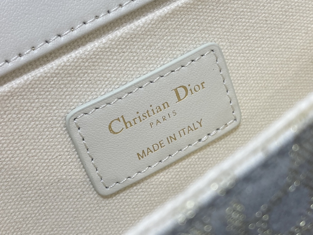 Dior Montaigne 30 chain bag