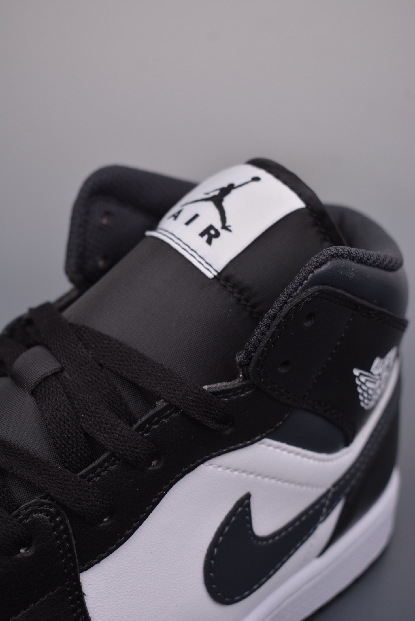 Air Jordan 1 Mid Black and White DQ8426-010