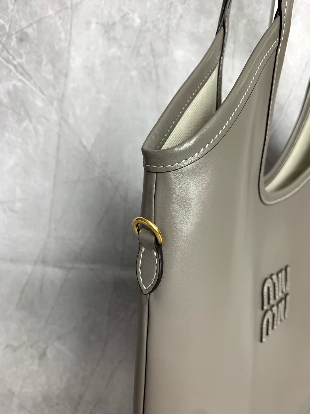 Miu Miu hobo tote 5BG231
