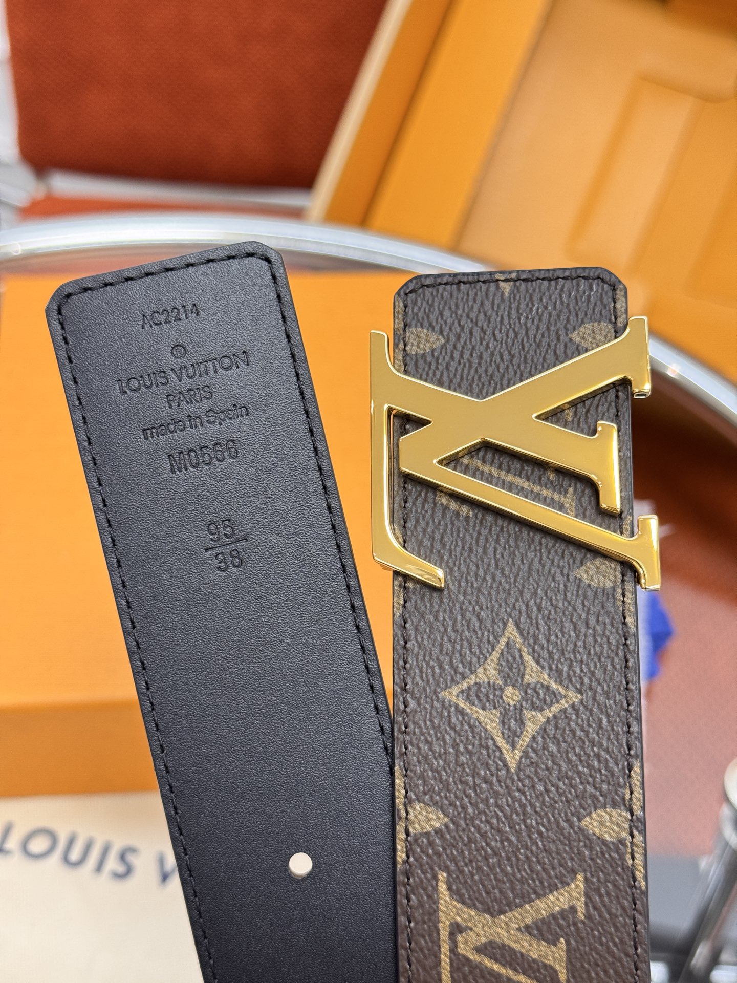 Louis Vuitton double-sided men's belt with monogram, 4cm width