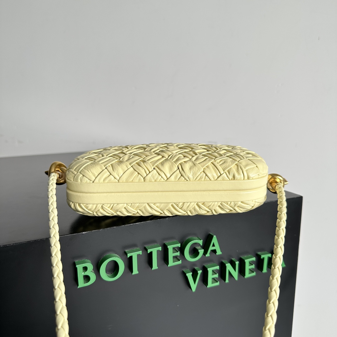 Bottega Veneta Knot woven evening bag 717623