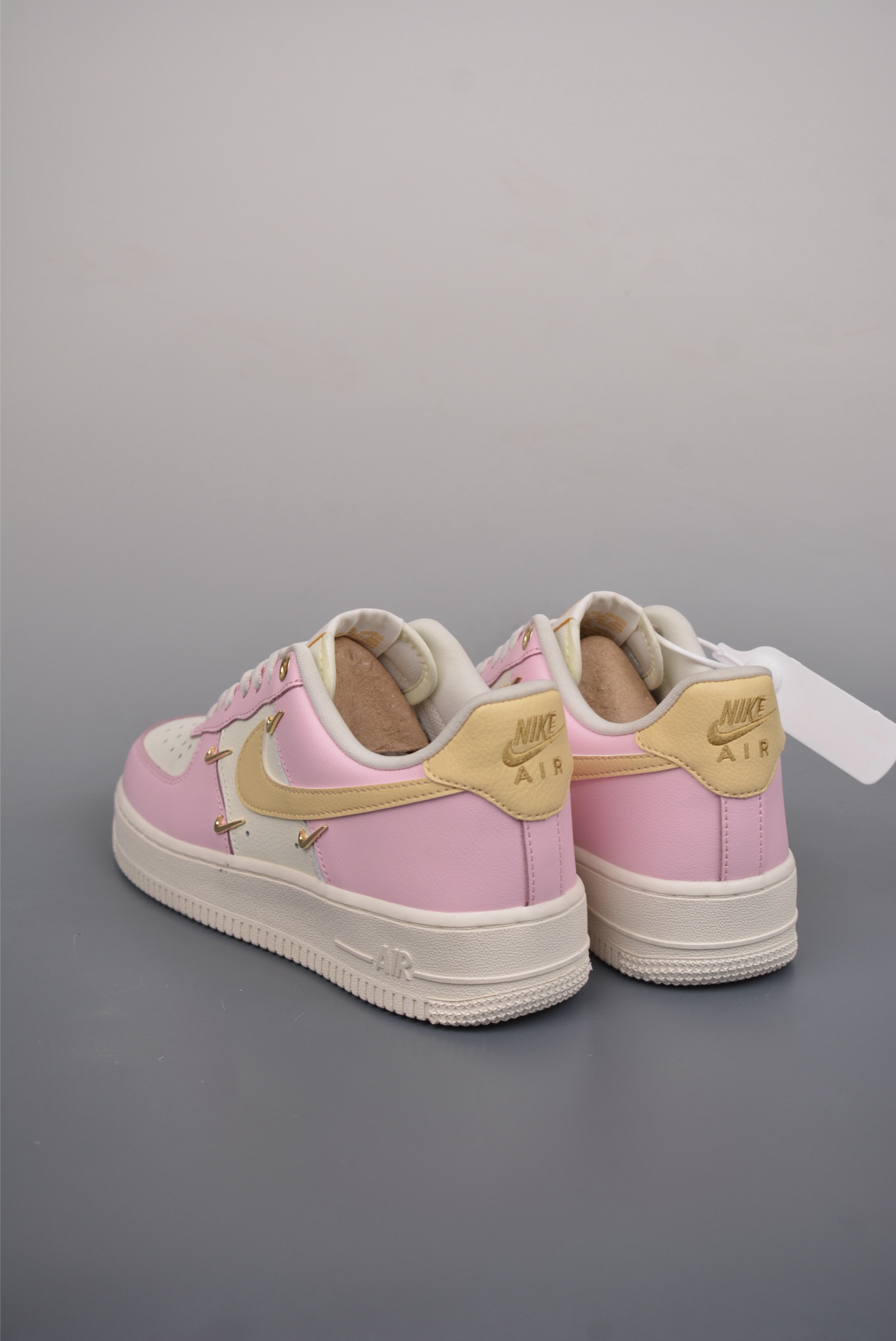 Nike Air Force 1 Low White and Pink Valentine's Day Limited Edition  IB2574-600