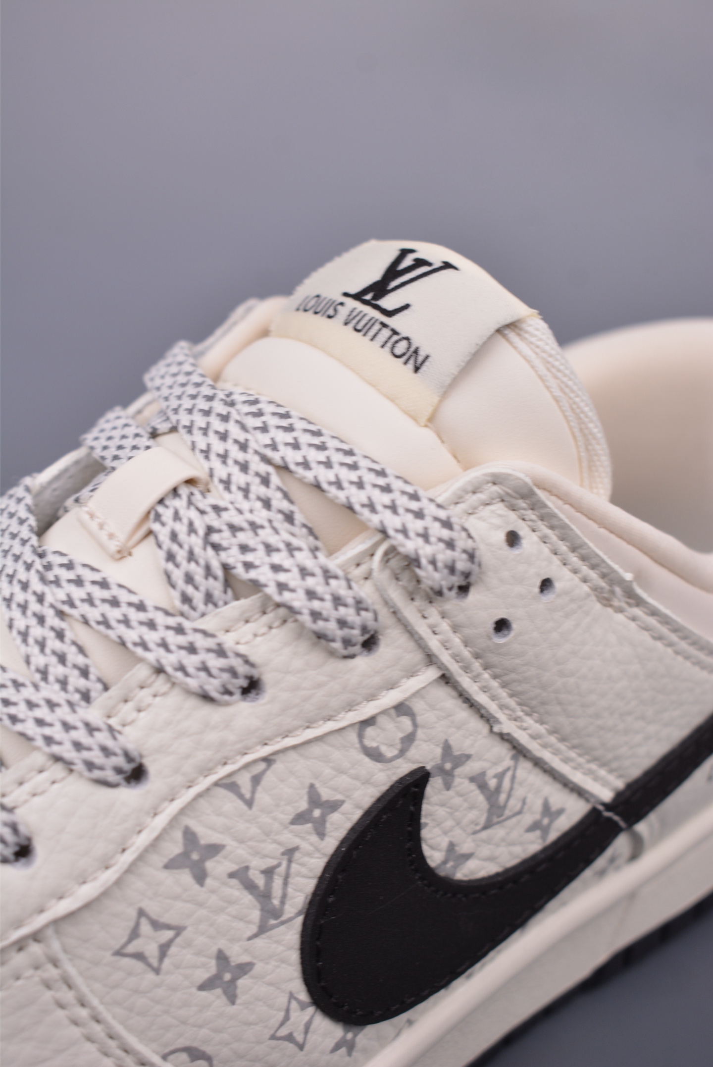 Louis Vuitton x Nike SB Dunk Low sneakers White and Black LV Print CH8311-112
