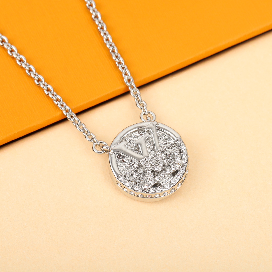 Louis Vuitton round logo diamond necklace