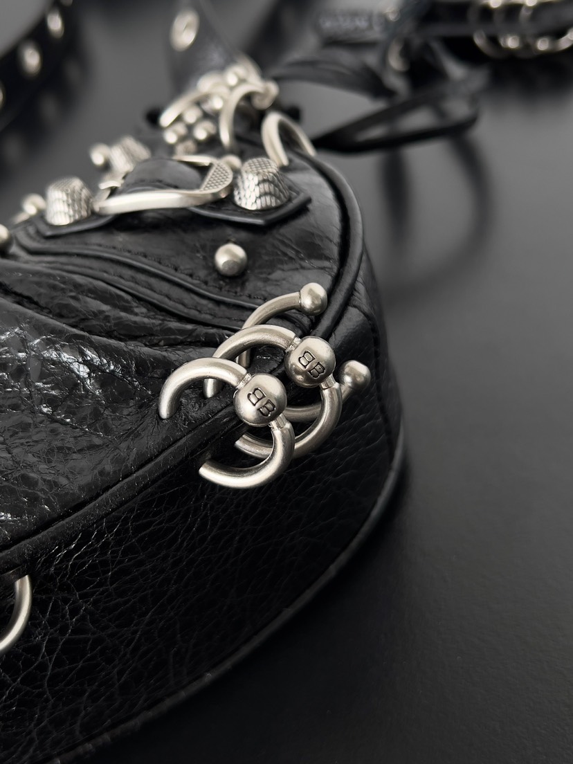 Balenciaga Le Cagole handbags