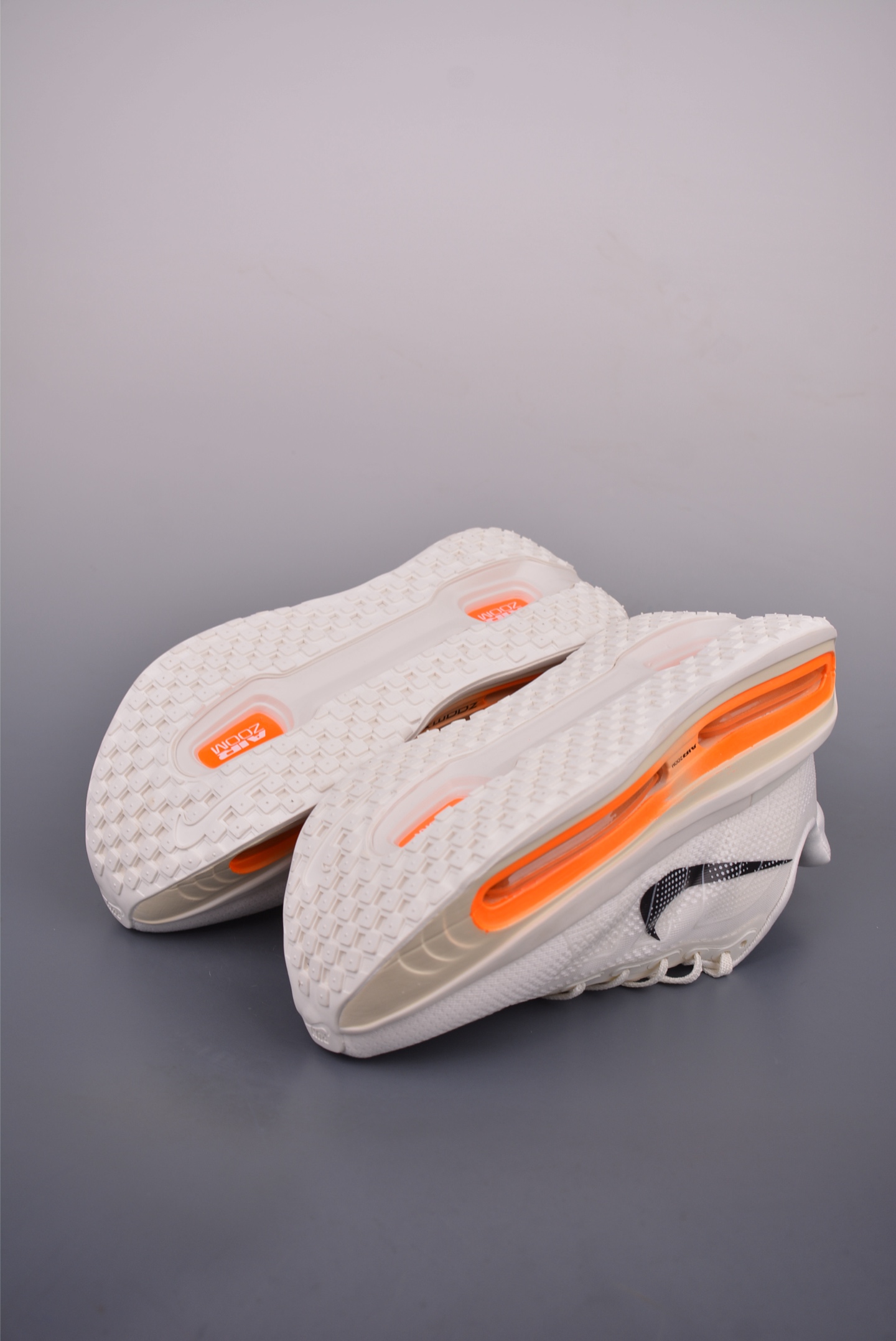 Nike Vomero premium “Ivory” FN8453-007