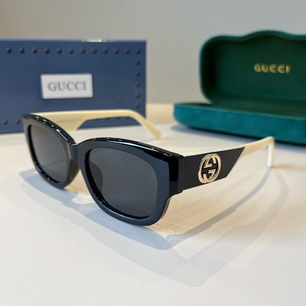 Gucci Round Frame Sunglasses