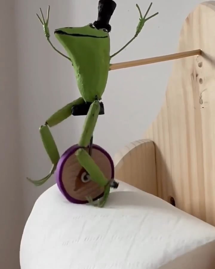 🎄49% OFF🎄Creative Frog Riding Bicycle Toilet Paper Holder