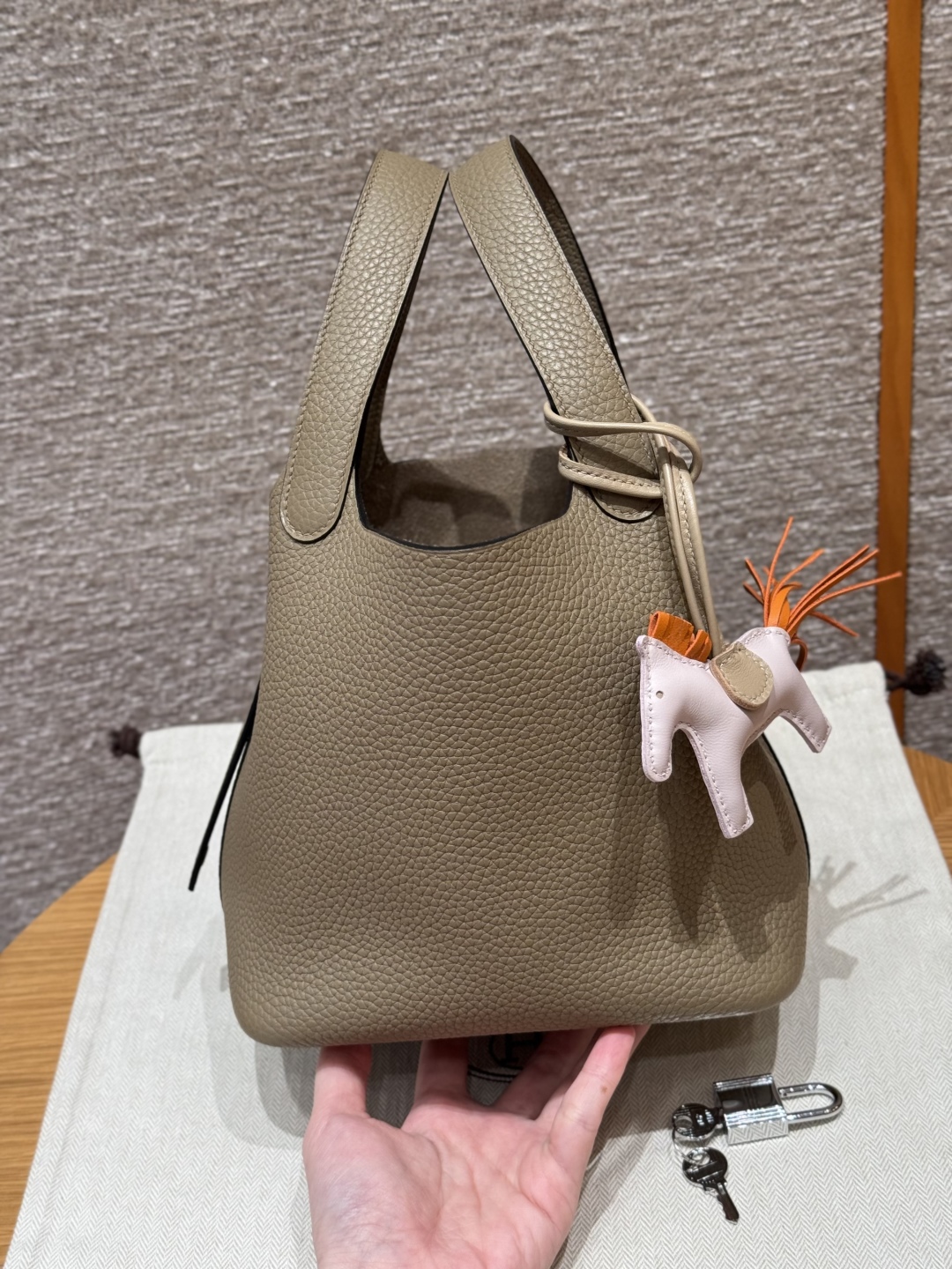 Hermès Picotin lo 8QBeige Marfa Handbag (Handmade to order)