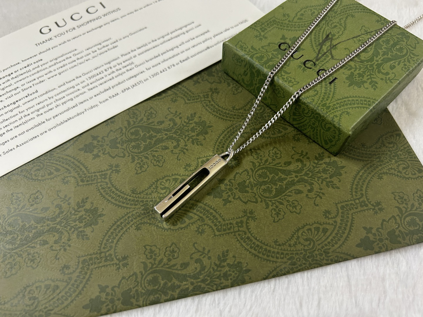 Gucci hollow bar necklace