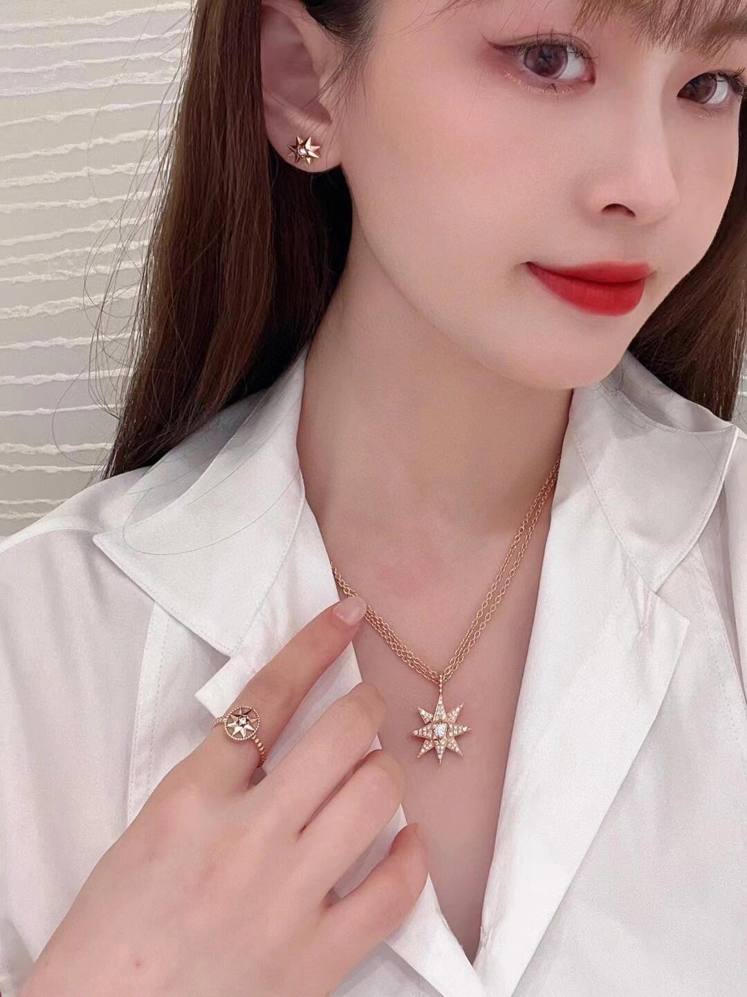 Dior eight-pointed star earrings