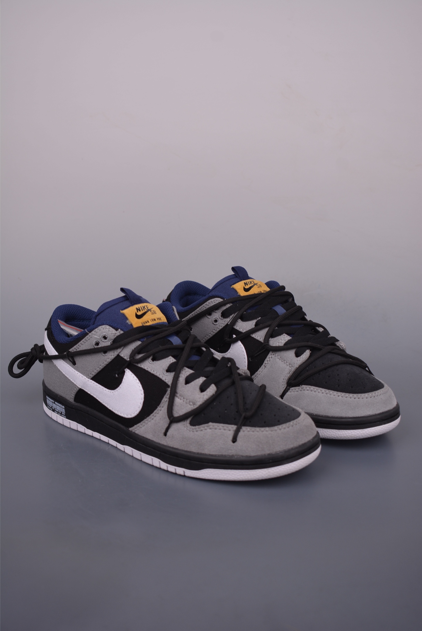 NIKE SB Dunk Low 