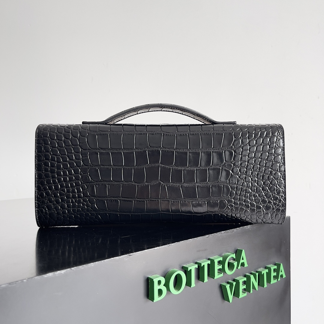 Bottega Veneta Andiamo rare crocodile leather handbag 741511