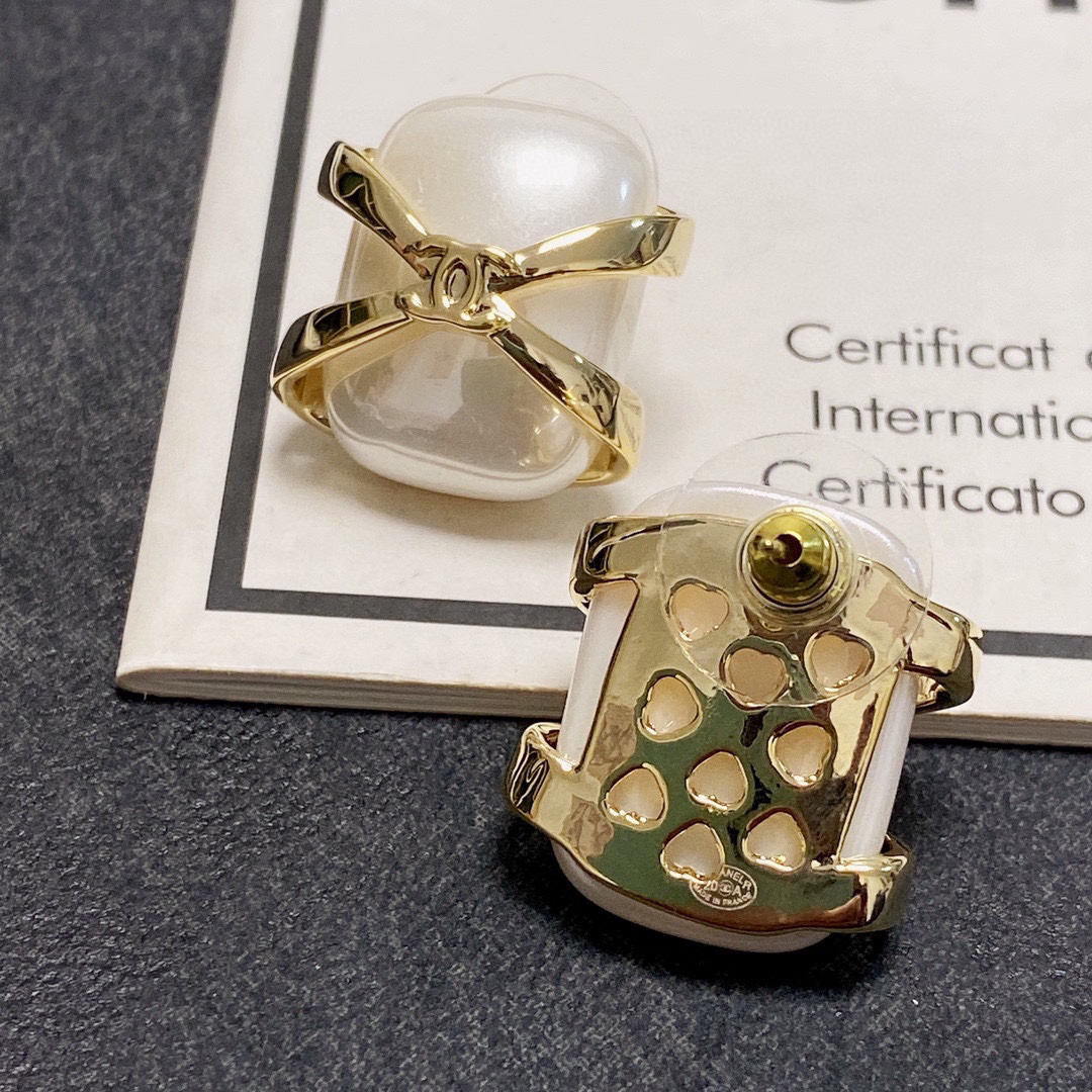 Chanel Gold Pearl Earrings