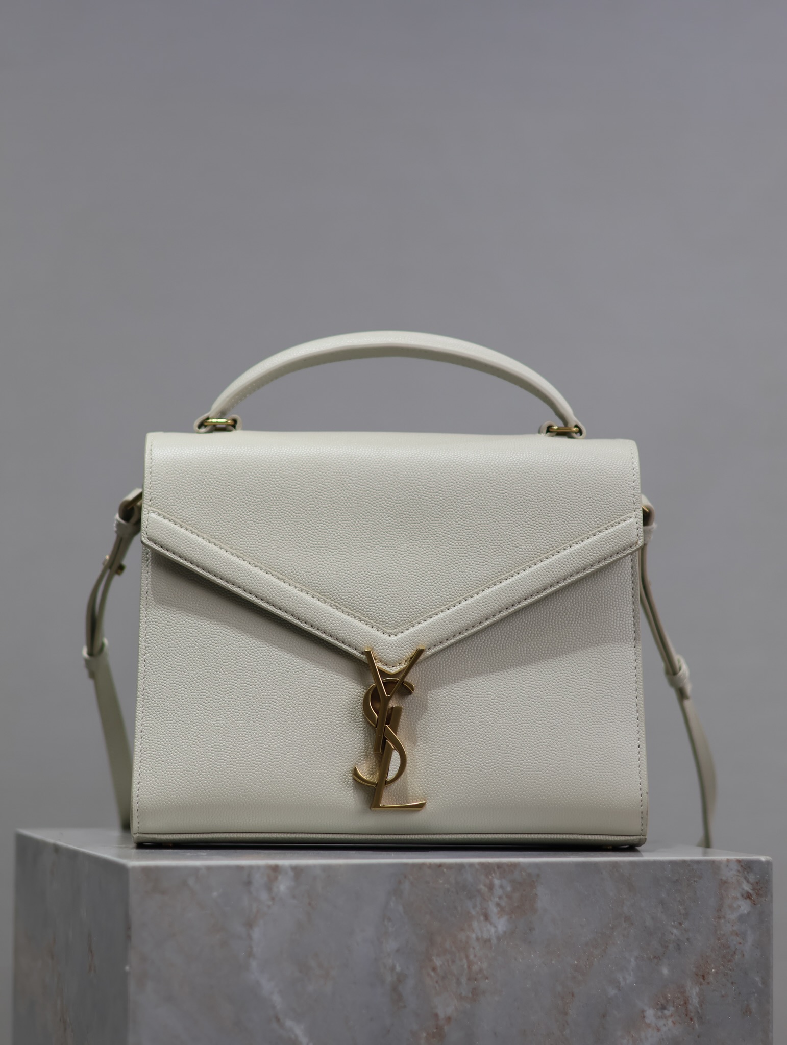 Yves Saint Laurent CASSANDRA Handbag 578000