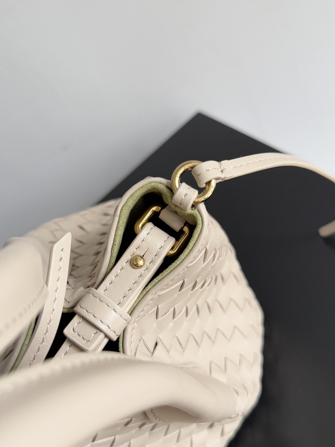 BOTTEGA VENETA 2025 PINACOTECA Small Bag 819004